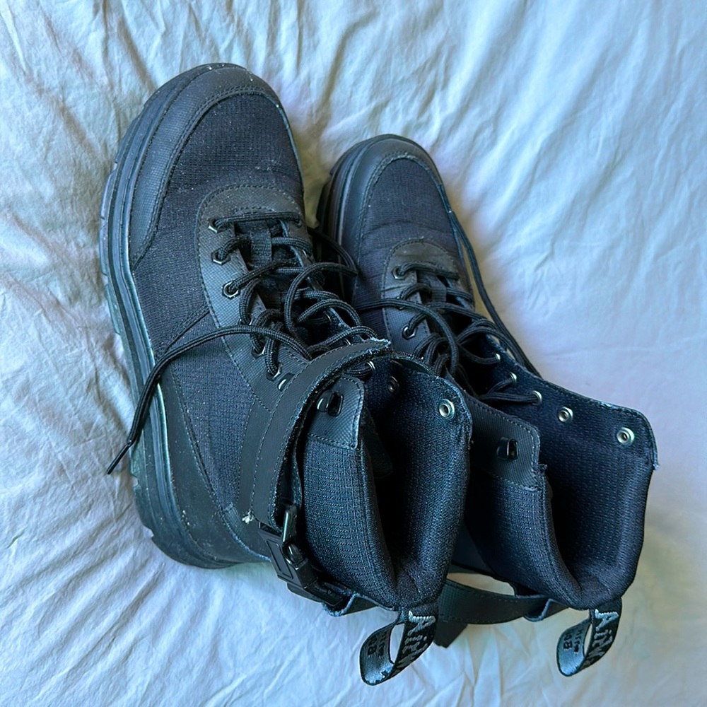 Dr Martens Combs Tech Poly Casual Boots Men’s Size 10 in Black, great condition